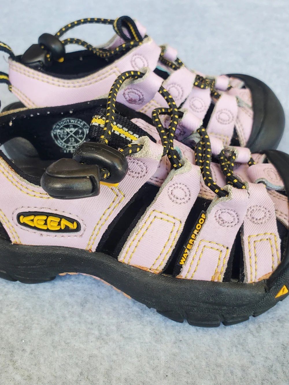 Keen Kids Pink and Black Closed‑Toe Outdoor Sandals